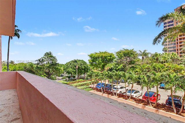 60 Edgewater Dr 3G, Coral Gables, FL 33133