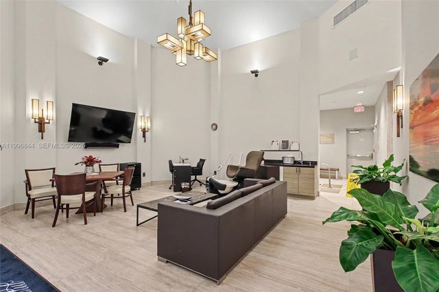 60 Edgewater Dr 3G, Coral Gables, FL 33133