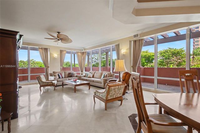 60 Edgewater Dr 3G, Coral Gables, FL 33133
