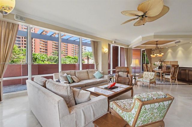60 Edgewater Dr 3G, Coral Gables, FL 33133