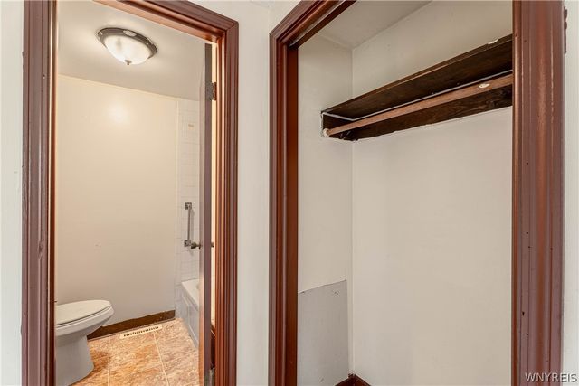1952 Whitney Avenue, Niagara Falls, NY 14301