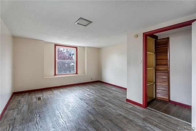 1952 Whitney Avenue, Niagara Falls, NY 14301