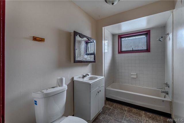 1952 Whitney Avenue, Niagara Falls, NY 14301
