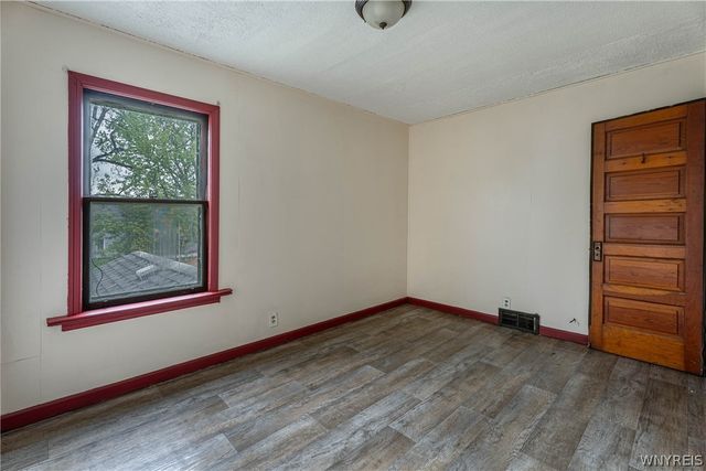 1952 Whitney Avenue, Niagara Falls, NY 14301