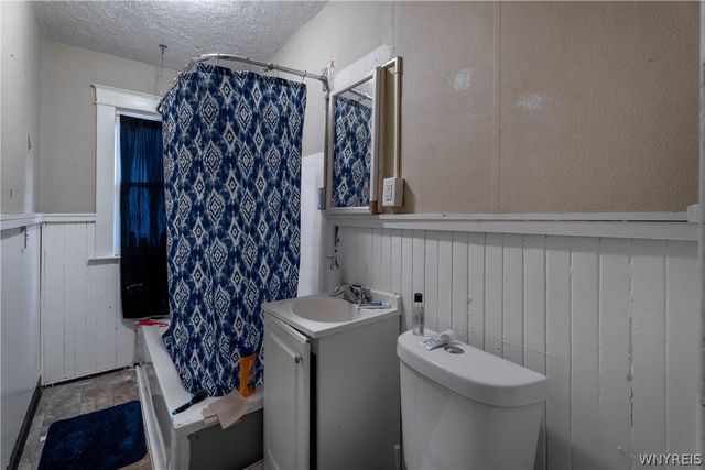 1952 Whitney Avenue, Niagara Falls, NY 14301