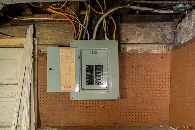 1952 Whitney Avenue, Niagara Falls, NY 14301