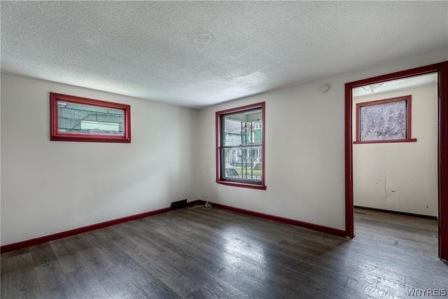 1952 Whitney Avenue, Niagara Falls, NY 14301
