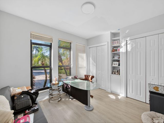 125 Pembroke Drive, Palm Beach Gardens, FL 33418