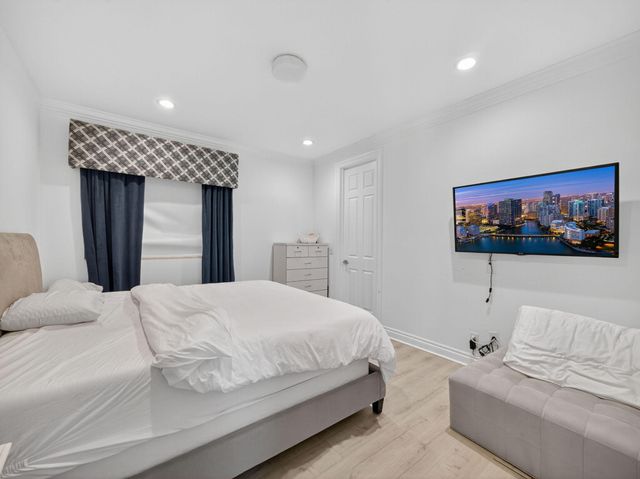 125 Pembroke Drive, Palm Beach Gardens, FL 33418