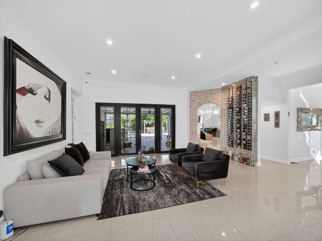 125 Pembroke Drive, Palm Beach Gardens, FL 33418