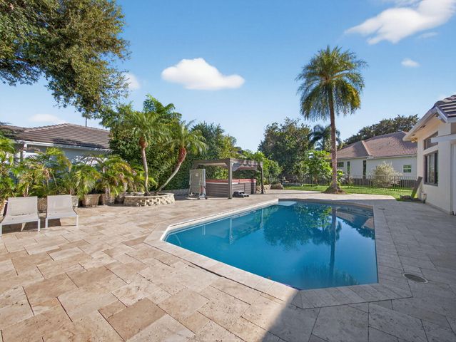 125 Pembroke Drive, Palm Beach Gardens, FL 33418