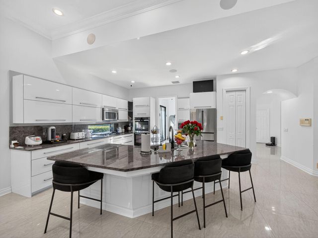 125 Pembroke Drive, Palm Beach Gardens, FL 33418