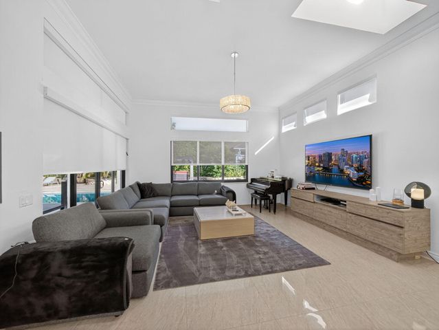 125 Pembroke Drive, Palm Beach Gardens, FL 33418