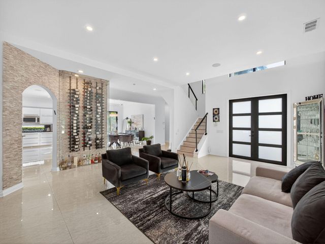 125 Pembroke Drive, Palm Beach Gardens, FL 33418