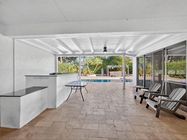 125 Pembroke Drive, Palm Beach Gardens, FL 33418