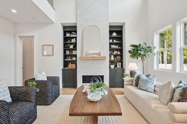 362 6th Avenue, Mount Pleasant, SC 29464