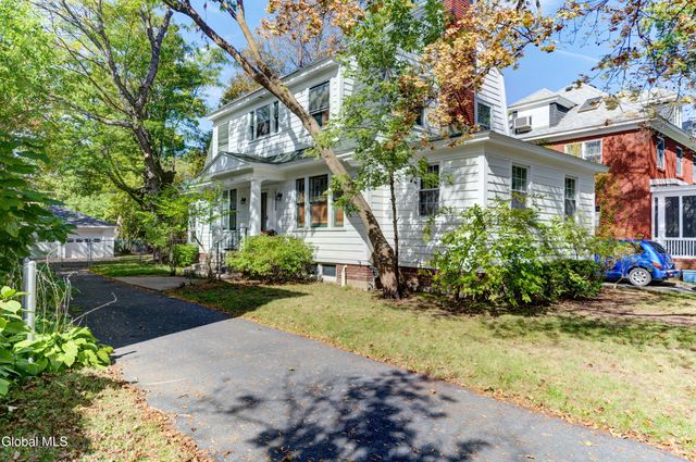 1053 Brierwood Boulevard, Schenectady, NY 12308