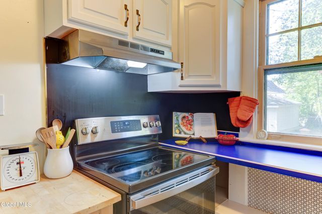 1053 Brierwood Boulevard, Schenectady, NY 12308