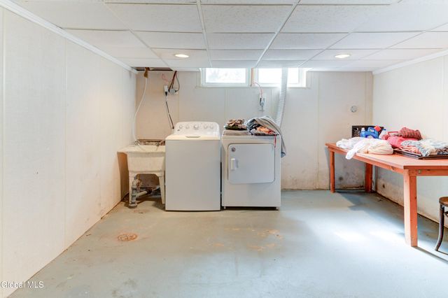 1053 Brierwood Boulevard, Schenectady, NY 12308