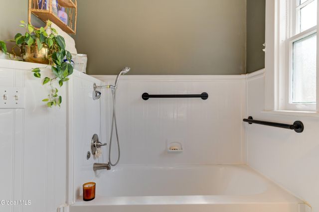 1053 Brierwood Boulevard, Schenectady, NY 12308