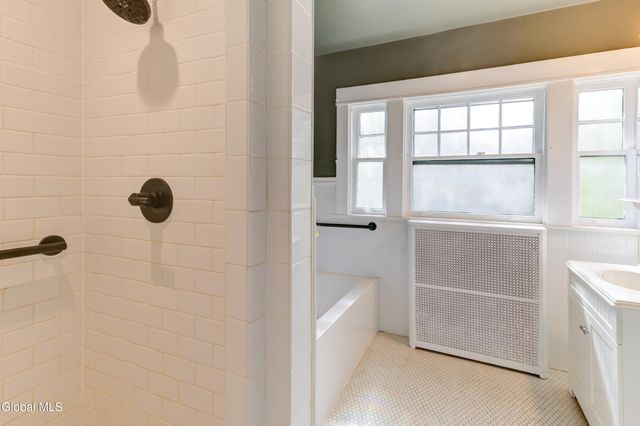 1053 Brierwood Boulevard, Schenectady, NY 12308