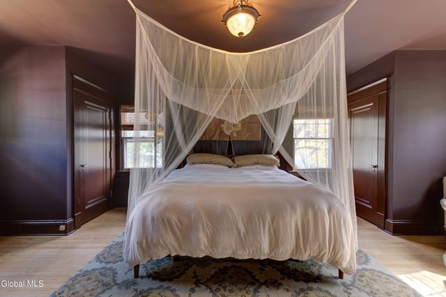 1053 Brierwood Boulevard, Schenectady, NY 12308