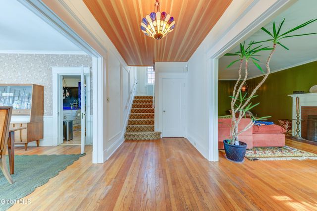 1053 Brierwood Boulevard, Schenectady, NY 12308