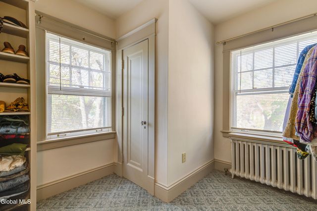 1053 Brierwood Boulevard, Schenectady, NY 12308