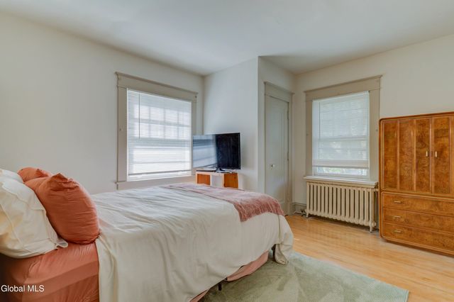 1053 Brierwood Boulevard, Schenectady, NY 12308