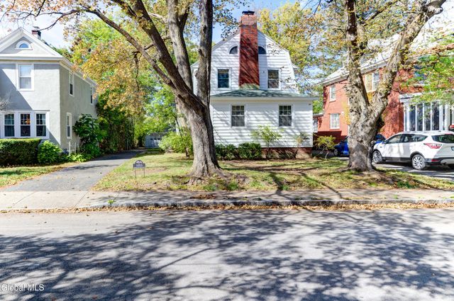 1053 Brierwood Boulevard, Schenectady, NY 12308