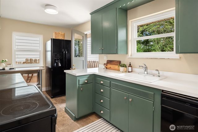 5028 41st Avenue SW, Seattle, WA 98136