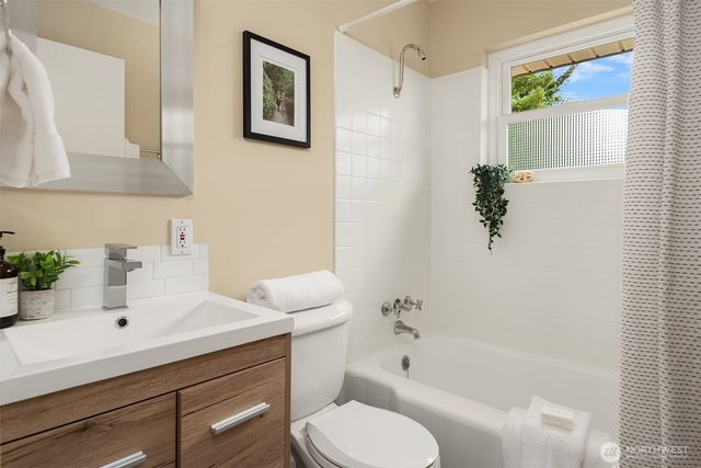 5028 41st Avenue SW, Seattle, WA 98136