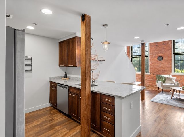 48 Water St 405, Worcester, MA 01604