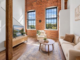 48 Water St 405, Worcester, MA 01604