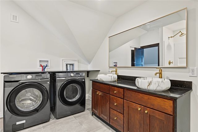 905 North Main Street 301, Providence, RI 02903