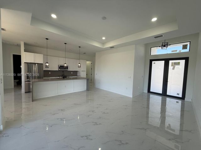 1320 NE 14th Avenue, Cape Coral, FL 33909
