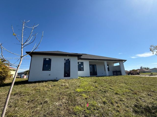 1320 NE 14th Avenue, Cape Coral, FL 33909