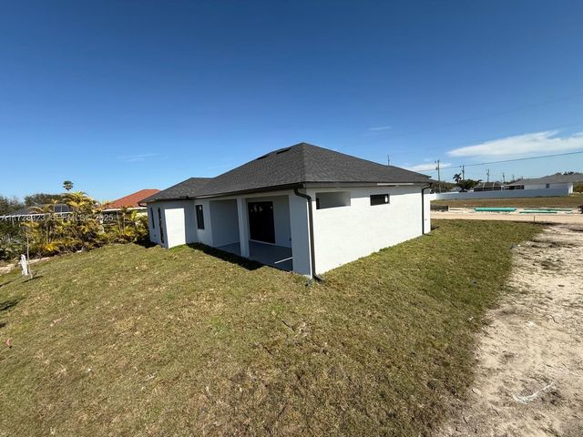 1320 NE 14th Avenue, Cape Coral, FL 33909