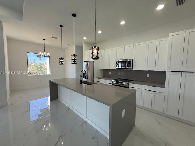 1320 NE 14th Avenue, Cape Coral, FL 33909