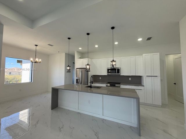 1320 NE 14th Avenue, Cape Coral, FL 33909