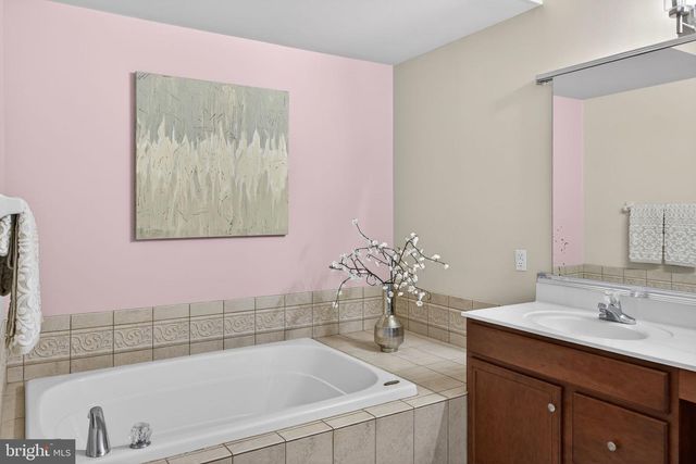 2437 N WHITTMORE ST, Furlong, PA 18925