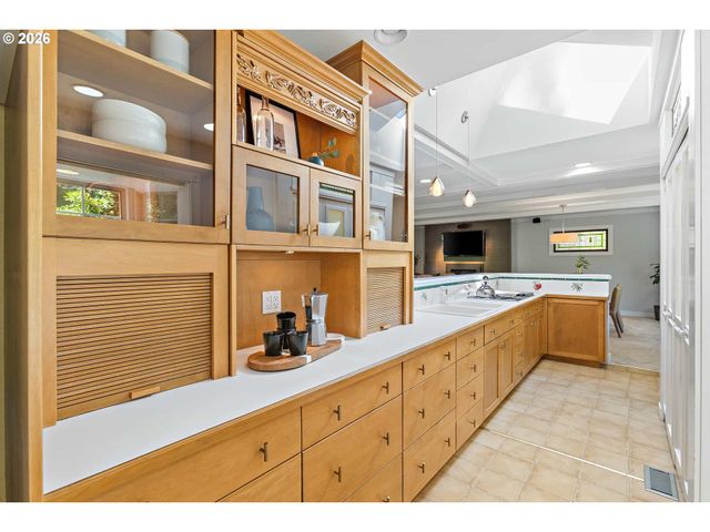 361 BERWICK Rd, Lake Oswego, OR 97034