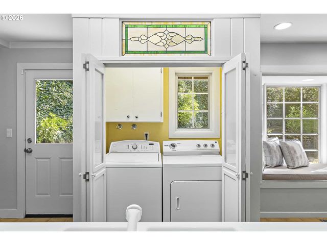 361 BERWICK Rd, Lake Oswego, OR 97034
