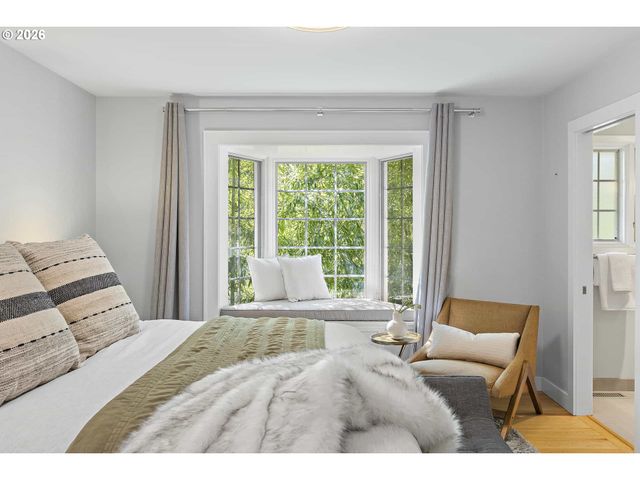 361 BERWICK Rd, Lake Oswego, OR 97034