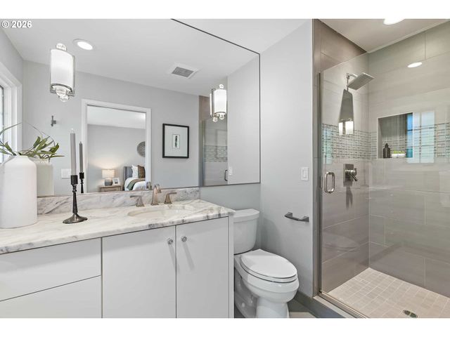 361 BERWICK Rd, Lake Oswego, OR 97034