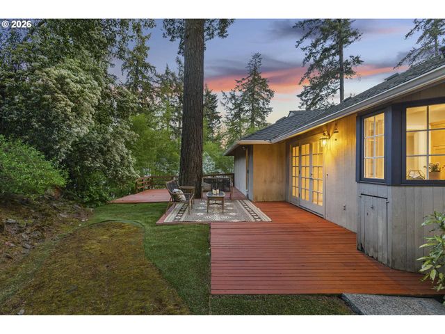 361 BERWICK Rd, Lake Oswego, OR 97034