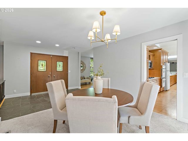 361 BERWICK Rd, Lake Oswego, OR 97034