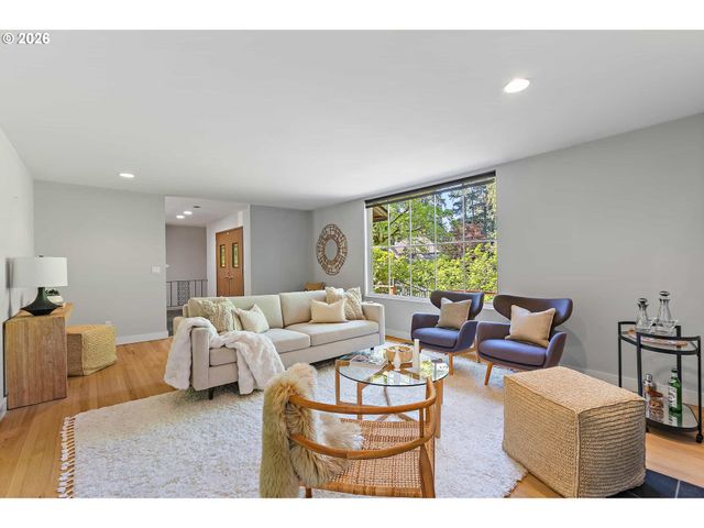 361 BERWICK Rd, Lake Oswego, OR 97034
