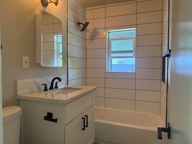 1661 Colfax Dr, Lemon Grove, CA 91945