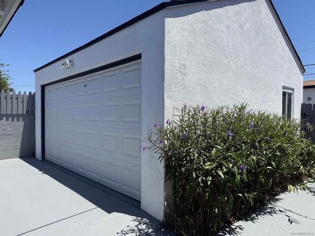 1661 Colfax Dr, Lemon Grove, CA 91945